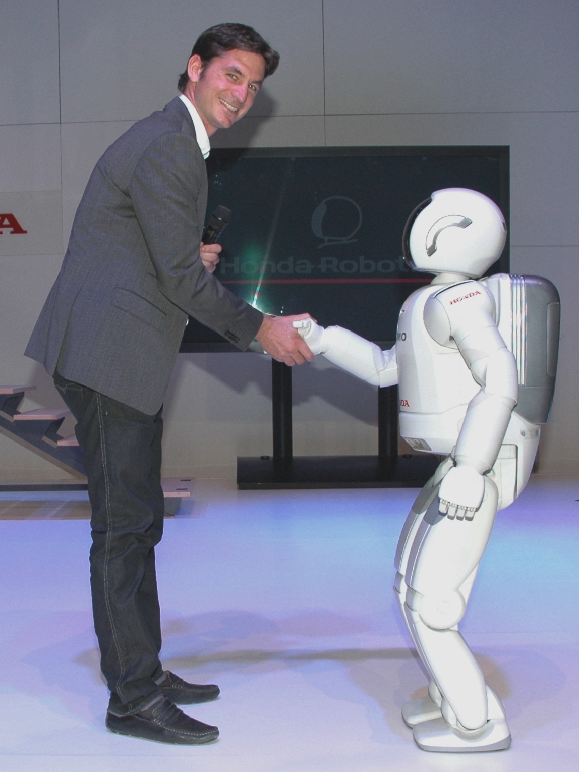 ASIMO ist erstmals in der Deutschschweiz