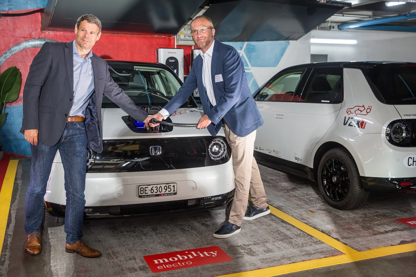 Schweizer Pilotprojekt für Netzstabilität startet: Mobility setzt fünfzig Honda e als Powerbanks ein